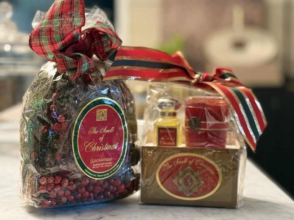 Aromatique Smell of Christmas Bag Potpourri, Oil And Candle Fragrance Set